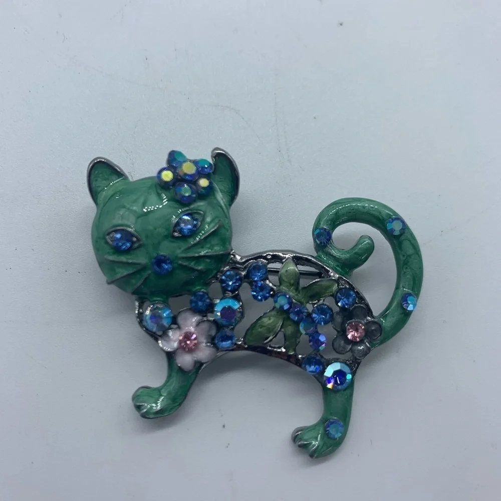 NEW green with blue crystals & flowers cat brooch - Picture 14 of 16